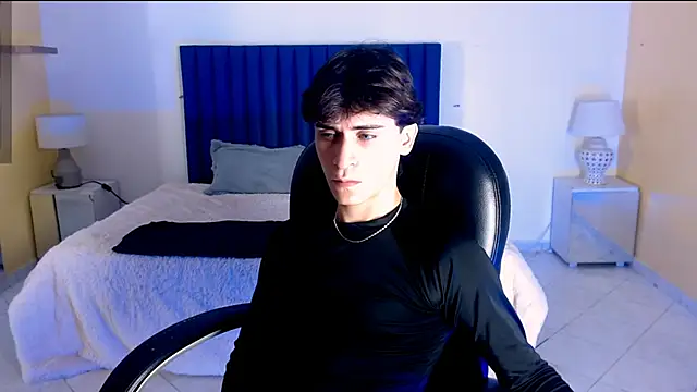 Snapshot of RoberthAlv chatting on 02/19/26, 01:51 RoberthAlv online show from 02/19/26, 01:51