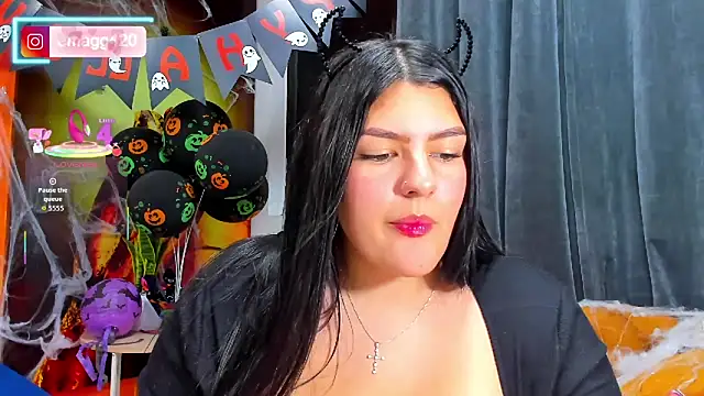 Snapshot of ema_grey chatting on 10/30/25, 07:03 ema grey online show from 10/30/25, 07:03