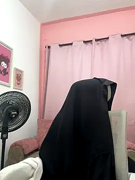 Snapshot of SeraphineCute chatting on 09/15/25, 10:21 SeraphineCute online show from 09/15/25, 10:21