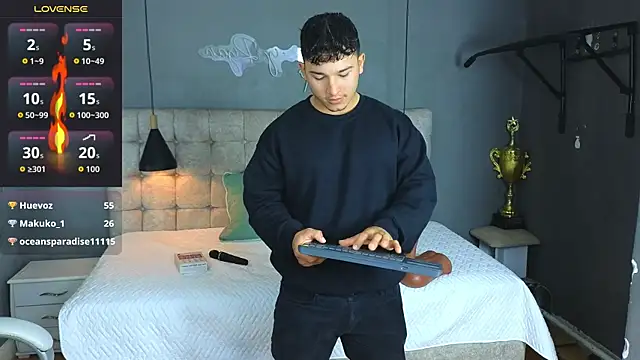 Horny nick18 online show from 10/24/25, 09:38