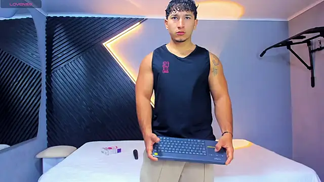 Horny nick18 online show from 04/13/26, 04:12