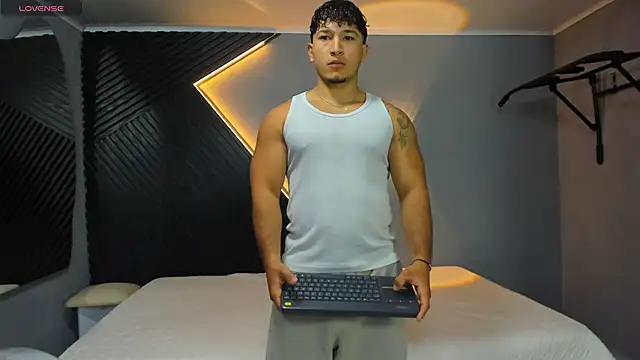 Horny nick18 online show from 04/20/26, 01:14