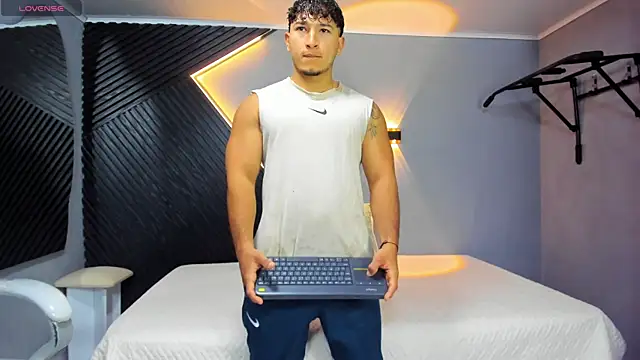 Horny nick18 online show from 04/21/26, 11:27