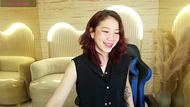 Snapshot of valentina_r_ chatting on 09/12/25, 03:06 valentina r online show from 09/12/25, 03:06