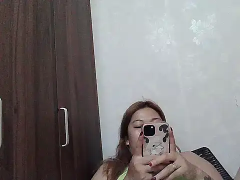 Snapshot of mimi15 chatting on 06/26/26, 09:03 mimi15 online show from 06/26/26, 09:03