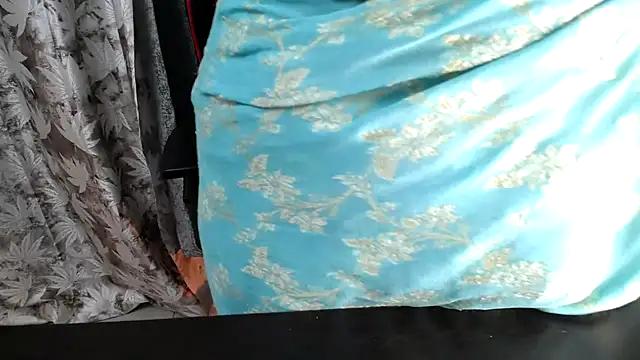 niya-cute online show from 12/14/25, 12:10