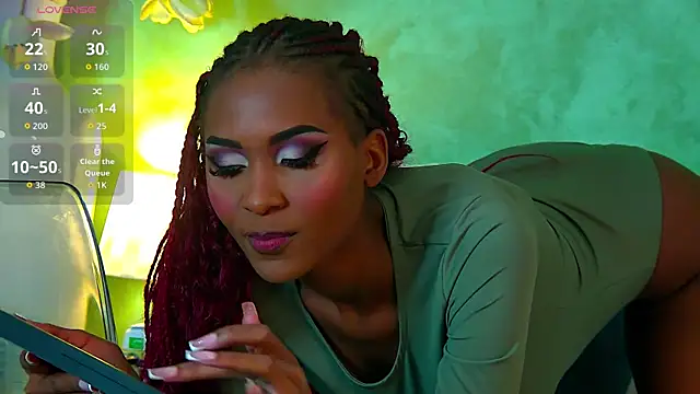 Snapshot of Izzie_Sugar chatting on 09/26/25, 06:56 Izzie Sugar online show from 09/26/25, 06:56