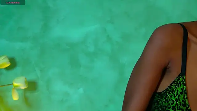 Snapshot of Izzie_Sugar chatting on 10/15/25, 07:03 Izzie Sugar online show from 10/15/25, 07:03