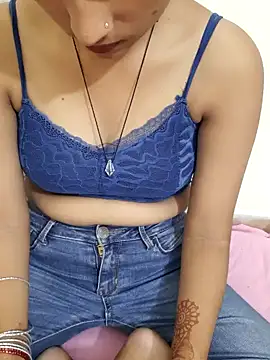 Snapshot of Naira-Tripathi chatting on 09/26/25, 05:00 Naira-Tripathi online show from 09/26/25, 05:00