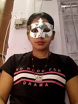 Snapshot of poojam93 chatting on 09/27/25, 01:43 poojam93 online show from 09/27/25, 01:43