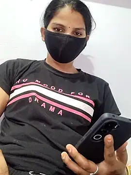 Snapshot of poojam93 chatting on 09/29/25, 01:22 poojam93 online show from 09/29/25, 01:22