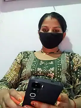 Snapshot of poojam93 chatting on 10/18/25, 03:57 poojam93 online show from 10/18/25, 03:57