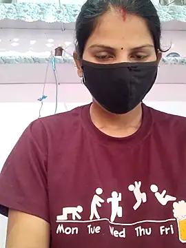 Snapshot of poojam93 chatting on 11/21/25, 02:54 poojam93 online show from 11/21/25, 02:54