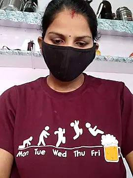 Snapshot of poojam93 chatting on 11/30/25, 03:43 poojam93 online show from 11/30/25, 03:43