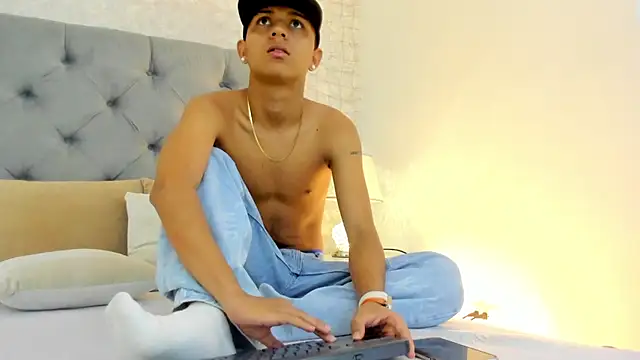 Lucien Gray  online show from 12/02/25, 03:40