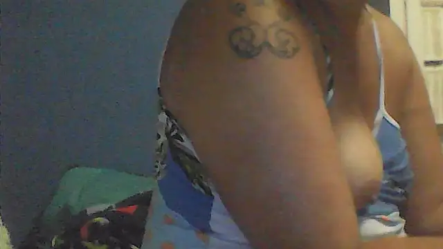 sarahkat86 online show from 10/29/25, 03:53