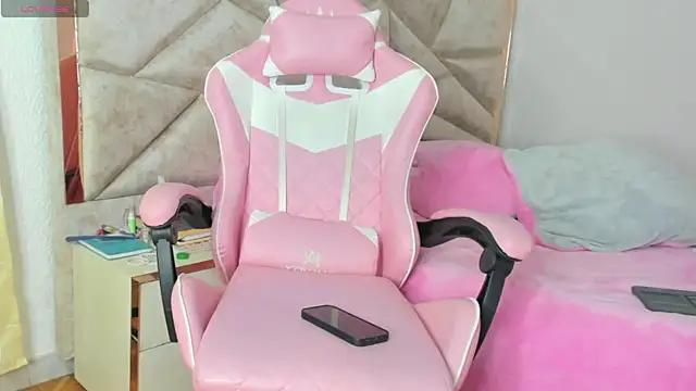 kendal hot01 online show from 10/05/25, 10:51