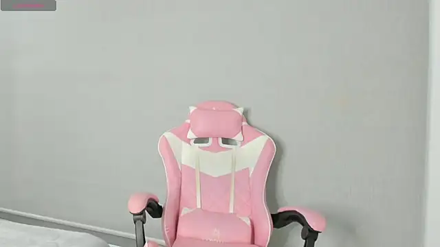 kendal hot01 online show from 11/20/25, 12:05