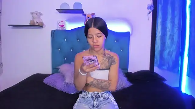 Snapshot of sandy_ass_69 chatting on 10/22/25, 03:40 sandy ass 69 online show from 10/22/25, 03:40