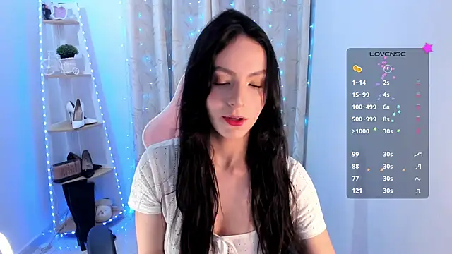 sarah saenz  online show from 11/06/25, 02:45