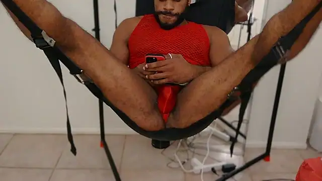 Snapshot of Piercedmuscle80 chatting on 04/28/26, 10:37 Piercedmuscle80 online show from 04/28/26, 10:37