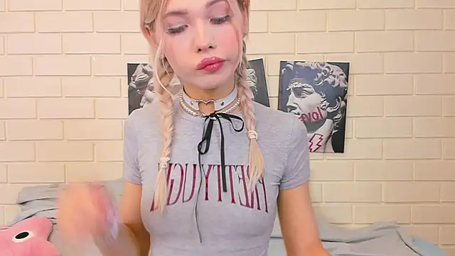 Blondy Fina online show from 10/19/25, 04:46