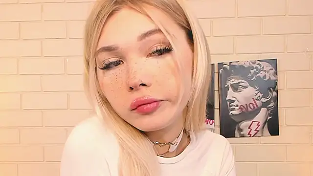 Blondy Fina online show from 10/28/25, 05:00