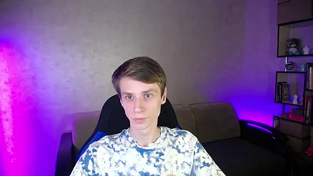 yes cute boy  online show from 10/16/25, 08:43