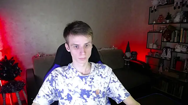 yes cute boy  online show from 01/08/26, 09:17