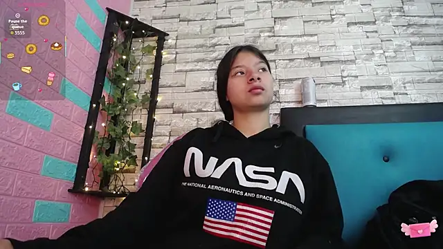 maily can online show from 11/12/25, 01:11