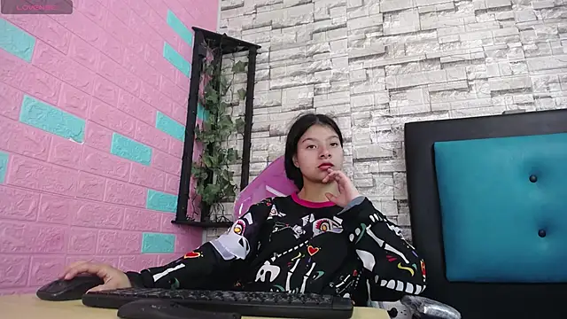 maily can online show from 11/25/25, 12:49