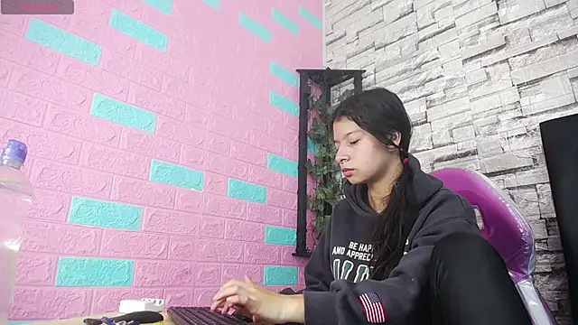 maily can online show from 11/29/25, 12:30