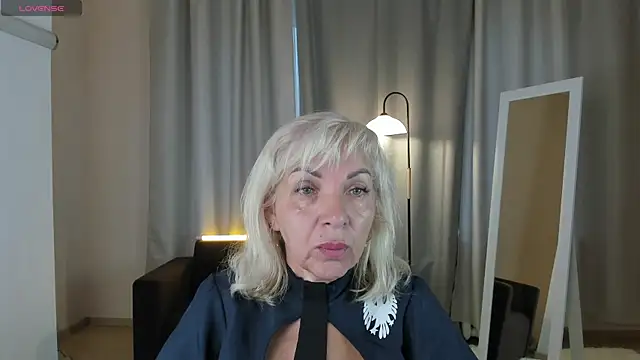 LiliaMoons online show from 09/25/25, 11:14