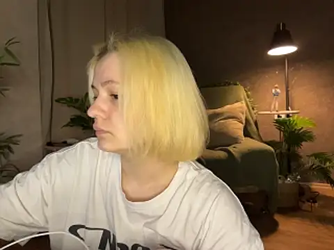 MoonIvy  online show from 06/14/26, 07:38