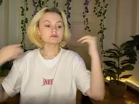 MoonIvy  online show from 07/03/26, 07:31
