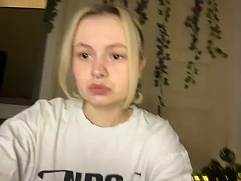 MoonIvy  online show from 07/10/26, 07:27