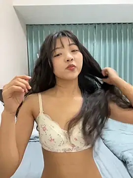 Snapshot of peach_x chatting on 10/27/25, 02:54 peach x online show from 10/27/25, 02:54