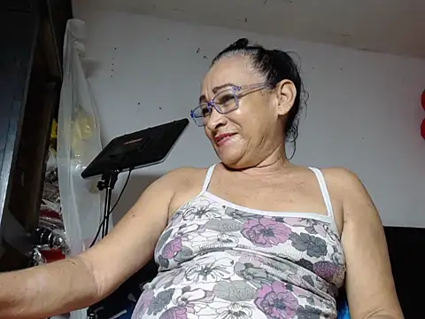 Snapshot of maggi_hotsson chatting on 09/26/25, 08:02 maggi hotsson online show from 09/26/25, 08:02