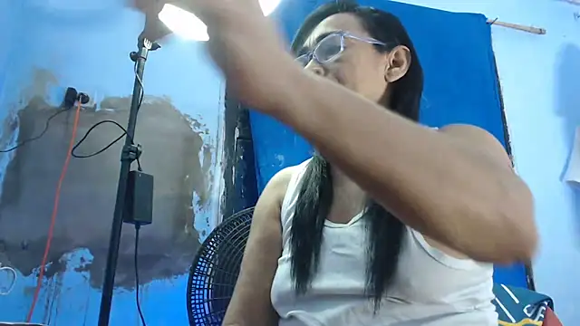 Snapshot of maggi_hotsson chatting on 10/11/25, 01:05 maggi hotsson online show from 10/11/25, 01:05