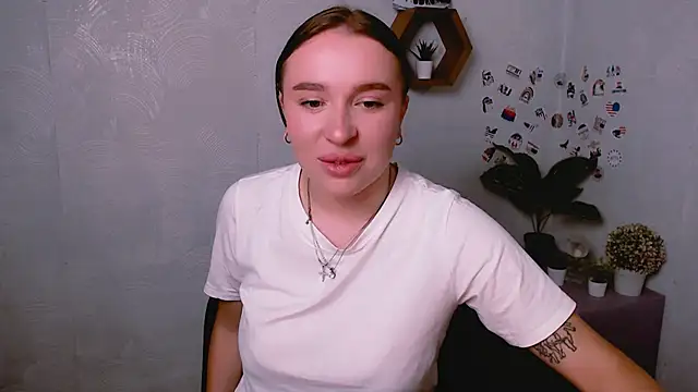 JuliaTopp  online show from 09/17/25, 07:10