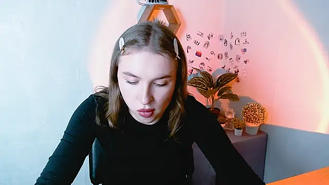 JuliaTopp  online show from 09/18/25, 12:29