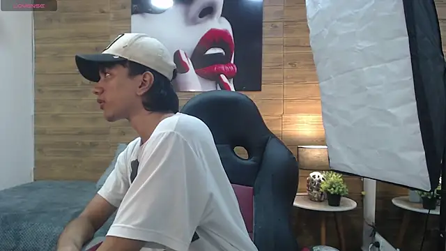 markbowie online show from 04/19/26, 03:44