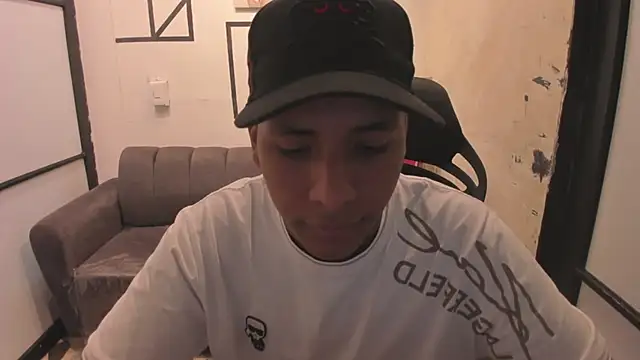 Snapshot of IsaacBlack_ chatting on 09/23/25, 04:37 IsaacBlack online show from 09/23/25, 04:37