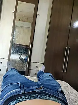 Snapshot of Gustavo198045 chatting on 10/24/25, 04:03 Gustavo198045 online show from 10/24/25, 04:03