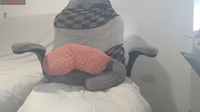 mia duvall online show from 02/06/26, 03:15