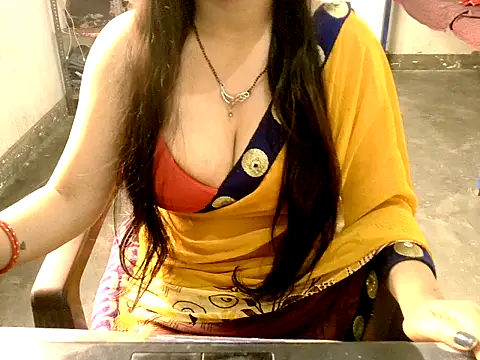 Snapshot of RIYA_SOOD chatting on 10/22/25, 07:19 RIYA SOOD online show from 10/22/25, 07:19