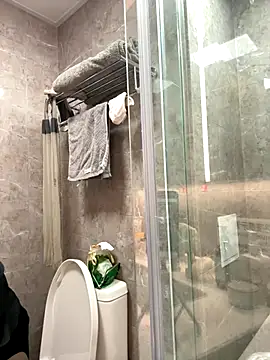 anna yngs online show from 10/08/25, 09:51