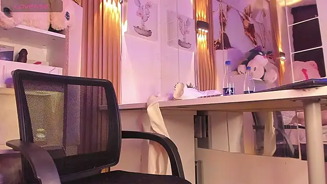 Snapshot of AgathaAtenea chatting on 10/02/25, 06:15 AgathaAtenea online show from 10/02/25, 06:15