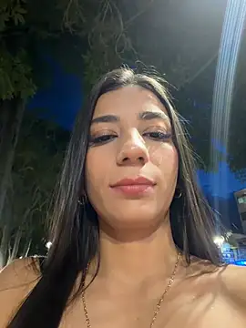 Snapshot of -juicy_ chatting on 05/26/26, 11:34 -juicy online show from 05/26/26, 11:34