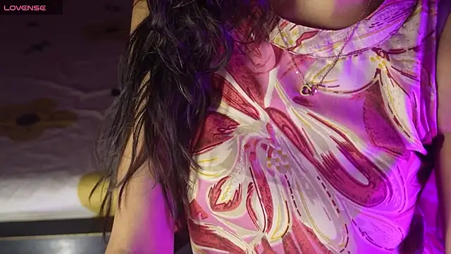 Snapshot of NidhiChandra chatting on 10/18/25, 11:33 NidhiChandra online show from 10/18/25, 11:33